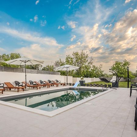 Villa Leny With Pool Sukošan Zewnętrze zdjęcie
