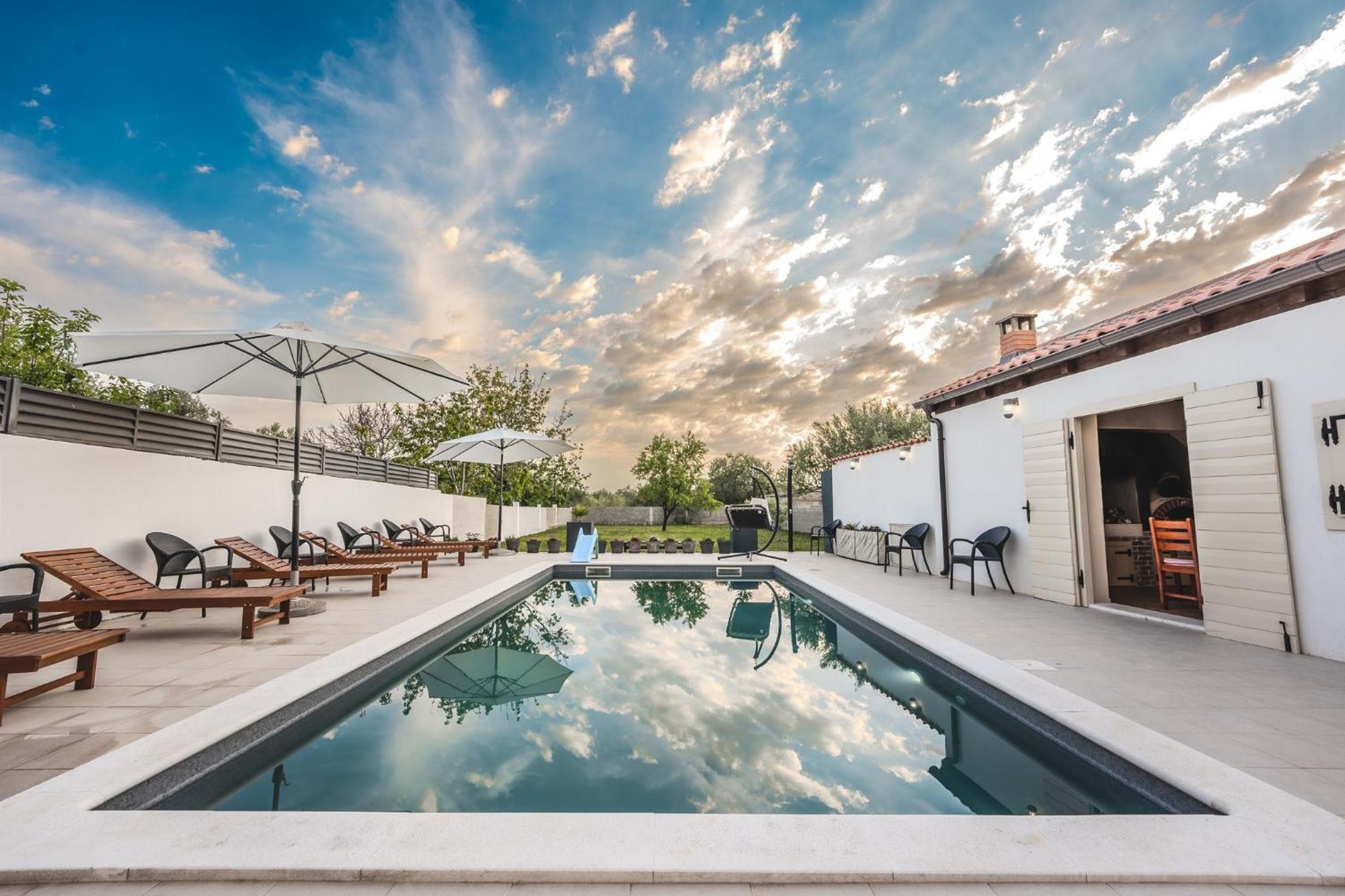 Villa Leny With Pool Sukošan Zewnętrze zdjęcie