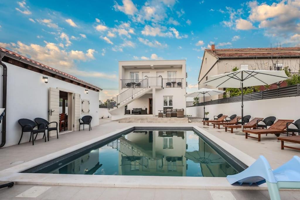 Villa Leny With Pool Sukošan Zewnętrze zdjęcie