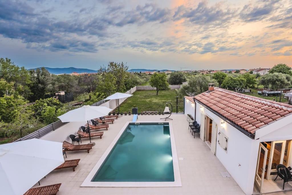 Villa Leny With Pool Sukošan Zewnętrze zdjęcie